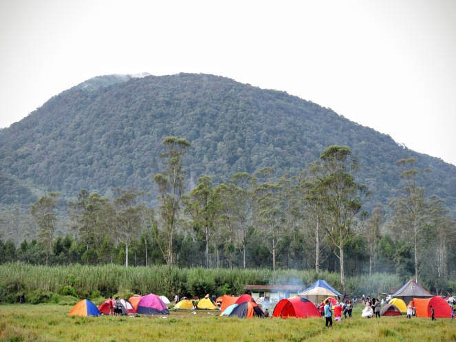 Tenda-tenda yang berdiri dekat tenda Forescom di pagi hari (dok. Cech)
